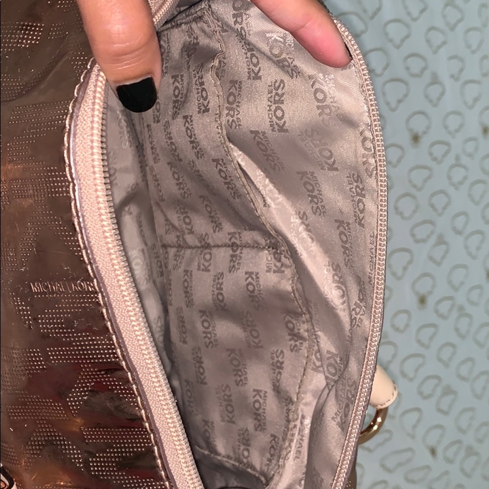 ❌❌SOLD❌❌ Michael Kors Tote - Picture 6 of 6